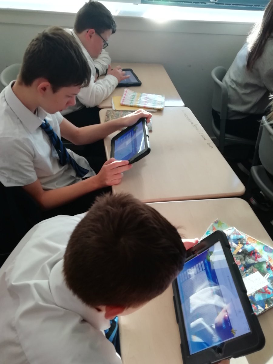 LeslieMylene's tweet image. 2.1 collaborating in order to revise vocabulary #wehadfun #greatteamwork @languagesNCHS