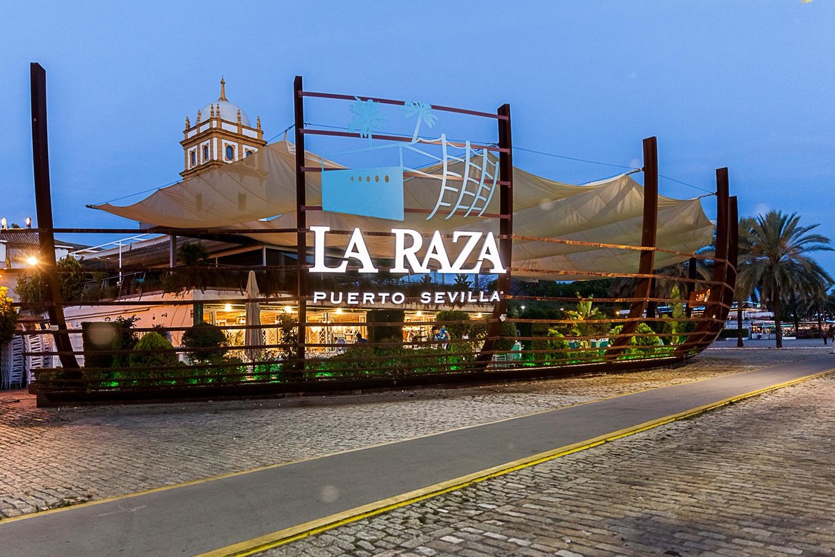 GrupoPDCLaRaza's tweet photo. ¡Vuelven las #CookingClasses! Ahora os esperamos en #LaRazaPuertoSevilla! Vente a #comer el #domingo y los #niños se divertirán cocinando Plazas limitadas, ¡reserva ya!☎️ 608 619 697 📧https://t.co/K0vdTxDsV5 #planenfamilia #tallerinfantil #ocioenfamilia #ocioinfantil https://t.co/tLZO7wb0NC