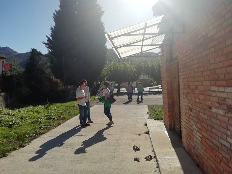 LavianaGobierno's tweet photo. El Alcalde de Laviana, Julio García y la Concejala de Pueblos, Jacoba García visitaron el pueblo de Lorío para atender de primera mano las necesidades de sus vecin@s y escuchar sus demandas #laviana #lorio #atencionpueblos #lavianapartedelparaíso #lavianacomotulaquieres https://t.co/6TKtZYYFGL