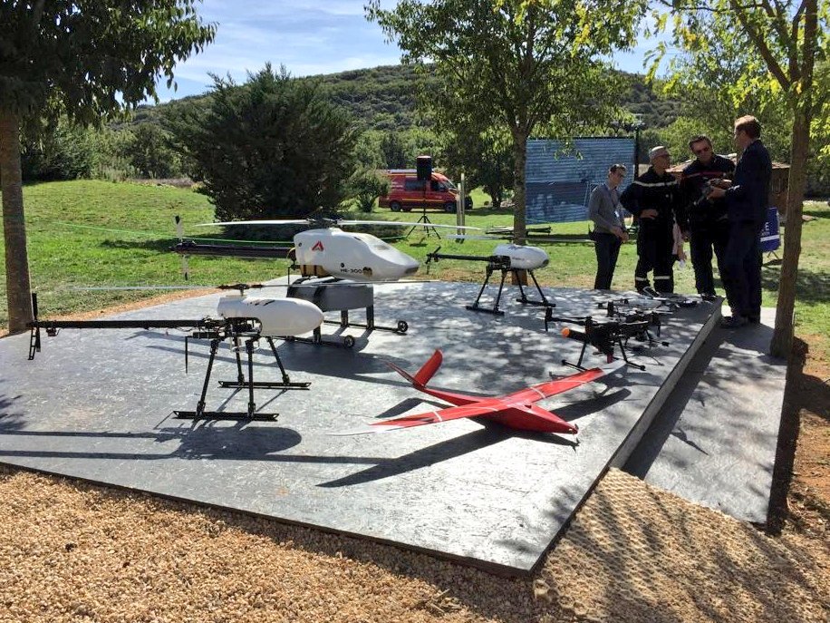 Notre #drone #AVEM bien entouré lors des demonstrations du projet #Geosafe à Pourrières ! Merci aux partenaires acteurs de ce projet et à <a href="/SESAR_JU/">SESAR JU🇪🇺✈️</a> pour leur accompagnement.