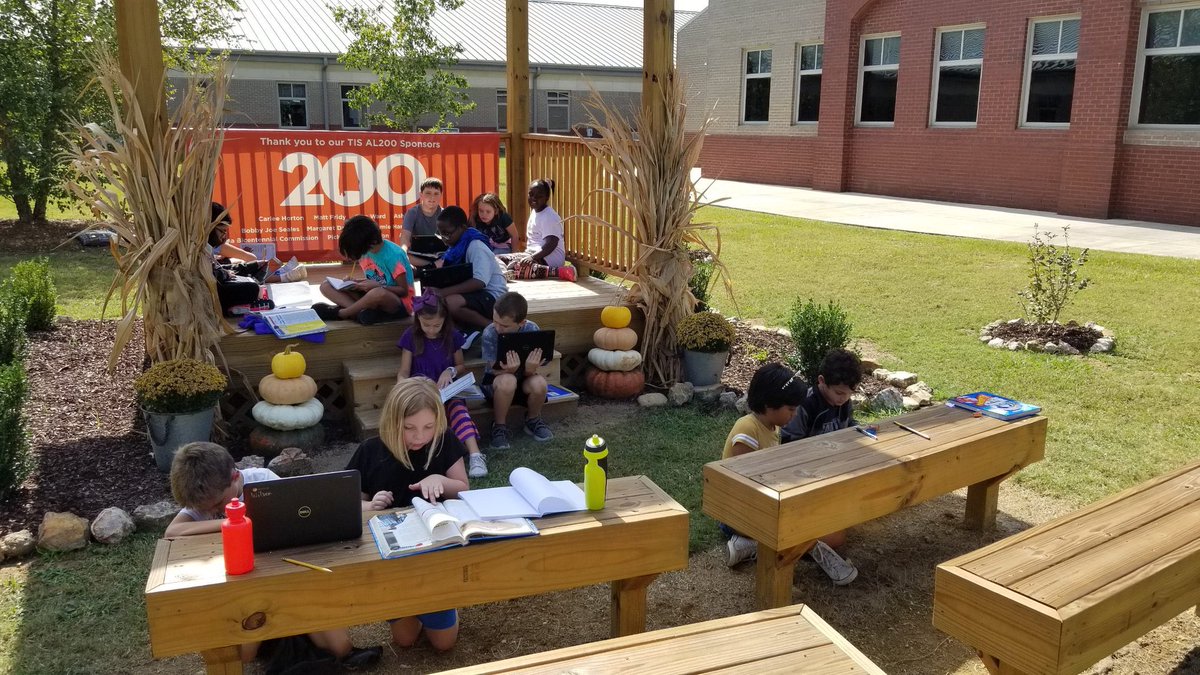 ABroadhead20's tweet photo. 🧡💛🧡💛🧡@MWilsonTIS engaged and focused at our outdoor classroom @bfergusonTIS @bbyarstis @al200 https://t.co/6PaF2j6Hwi