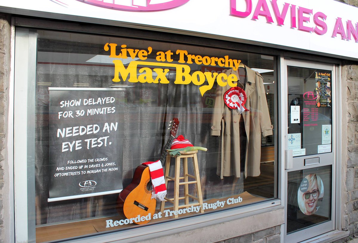 Max Boyce is back in Treorchy tomorrow, we thought we'd share this throwback from one of our favourite window displays Davies &amp; Jones Optometrists by Highstreet Media 
•
•
•
•
#graphics #window #graphic #windows #graphicdesign #glass #creative #designs #illustrator