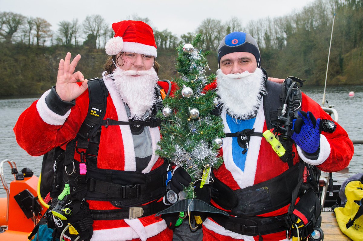 Vobster Quay’s recording-breaking charity Santa diving event returns on Sunday 15 December 2019 for another round of festive fundraising frivolities.  #RNLI #Santadivers #VobsterQuay #VobsterSantas scubadivermag.com/santa-divers-p…