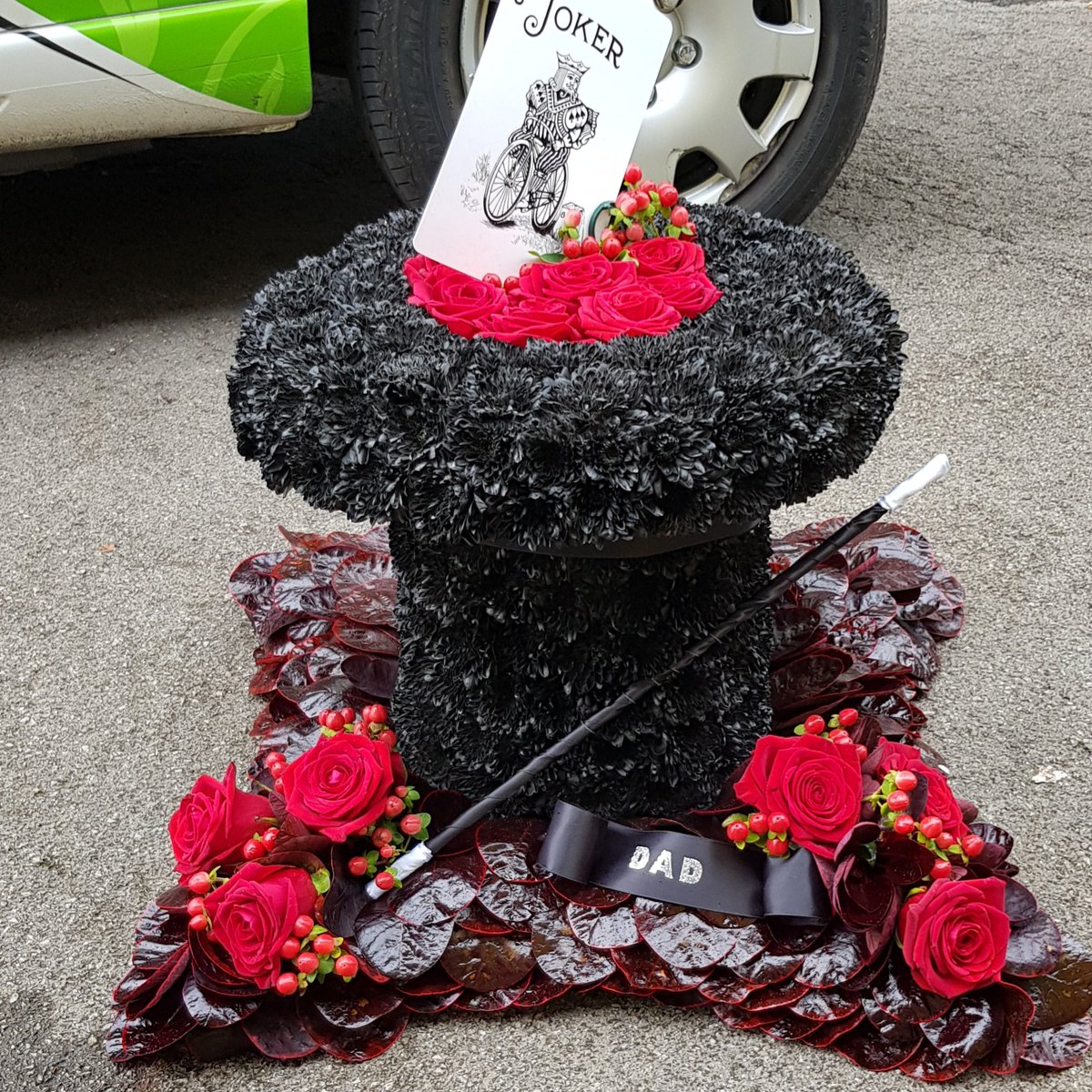 Magical flowers today #goodfloristguide #rosesfloristbirmingham #bespoketributes #magician #magic #magical