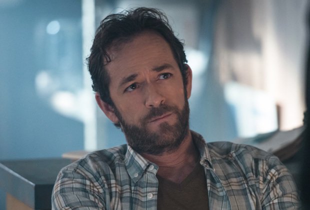 perchman_fr's tweet photo. Pensées à l'acteur Luke Perry qui aurait fêté ses 53 ans aujourd'hui ! Joyeux anniversaire à lui 🎂🎁🙏
#HappyBirthdayLukePerry https://t.co/lUo9cNI7ff