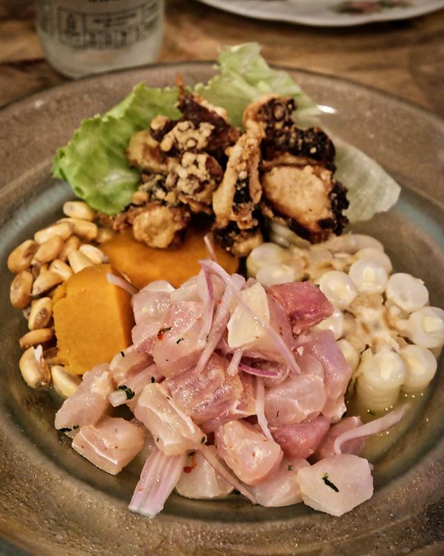 jokuti's tweet photo. Ceviche, the first snack after landing in Lima, what else? This time con chicharron de pulpo = crispy deep-fried octopus.
#jokuti_peru
#foodie #ceviche #cebiche #peruvianfood #comfortfood #limafood #onmyplate #chicharrondepulpo #seafood #octopus #spicyfood #lechedetigre #twitter https://t.co/sA6d0snmyN