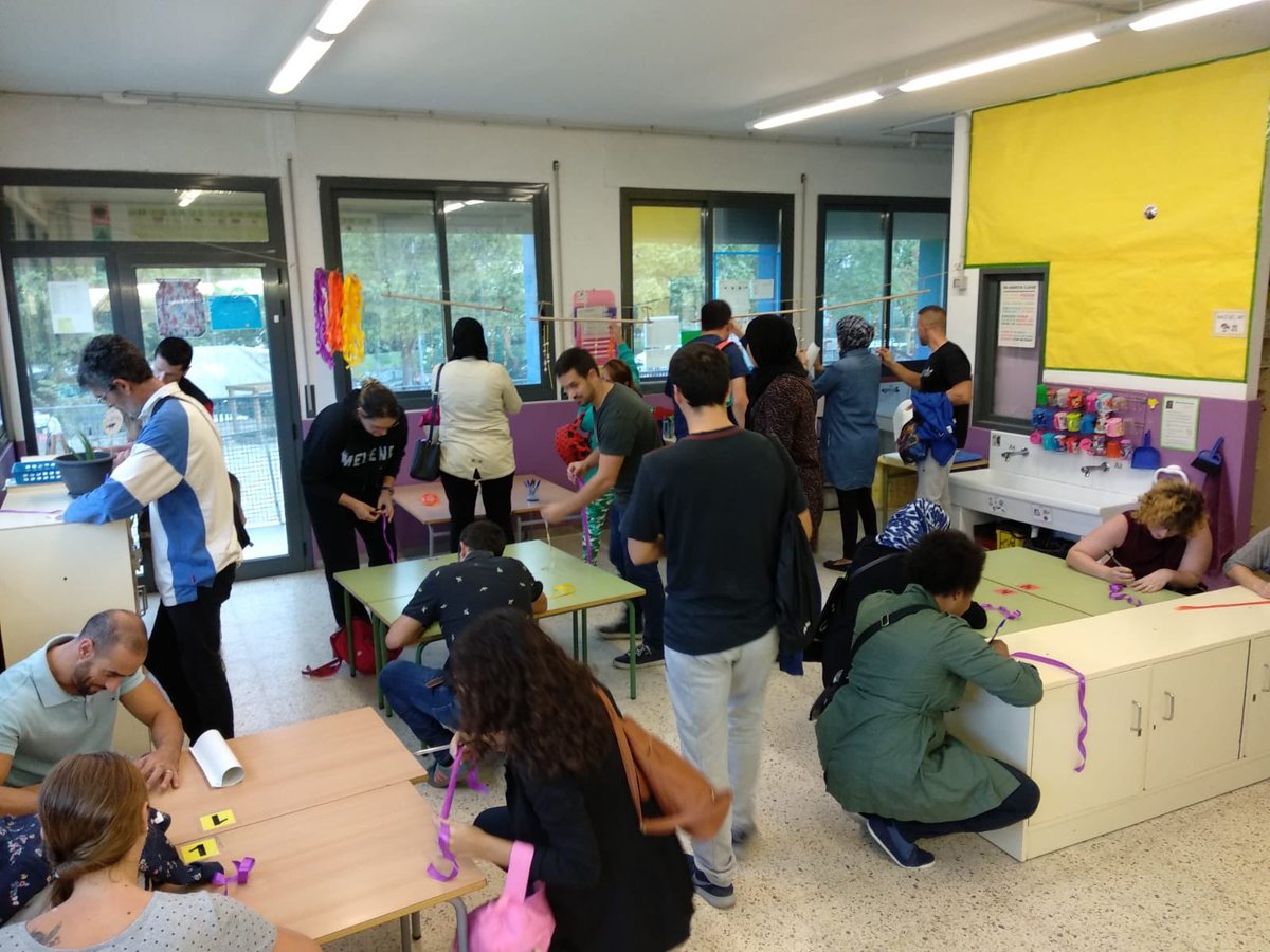 Creant complicitats a les reunions d’inici de curs de famílies! #famíliaescola #juntsfemescola