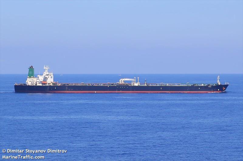 Jesberger's tweet photo. Tous les membres de l’équipage du tanker #Sinopa sont en sécurité après un probable attentat terroriste au large de #Jeddah en Arabie Saoudite. Le pétrolier est en flammes, une marée noire est en cours en #merrouge. La mobilisation internationale reste compliquée dans cette zone. https://t.co/LYXmYCVhLn