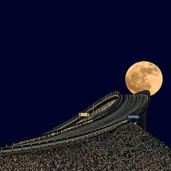 BlocIngenieria's tweet photo. Hoy 11 de octubre celebramos el #DiaMundialdelaCarretera #WorldRoadDay 
Hoy nos acordamos de los caminos que desde hace siglos han permitido a la humanidad recorrer el mundo.
Hoy reivindicamos una carretera segura, bien mantenida y adaptada al cambio. 
Feliz día #carreteros https://t.co/oJvx3Tt1lF