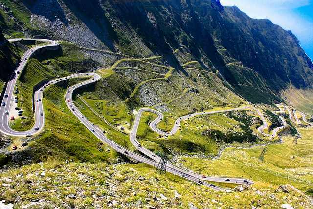 BlocIngenieria's tweet photo. Hoy 11 de octubre celebramos el #DiaMundialdelaCarretera #WorldRoadDay 
Hoy nos acordamos de los caminos que desde hace siglos han permitido a la humanidad recorrer el mundo.
Hoy reivindicamos una carretera segura, bien mantenida y adaptada al cambio. 
Feliz día #carreteros https://t.co/oJvx3Tt1lF