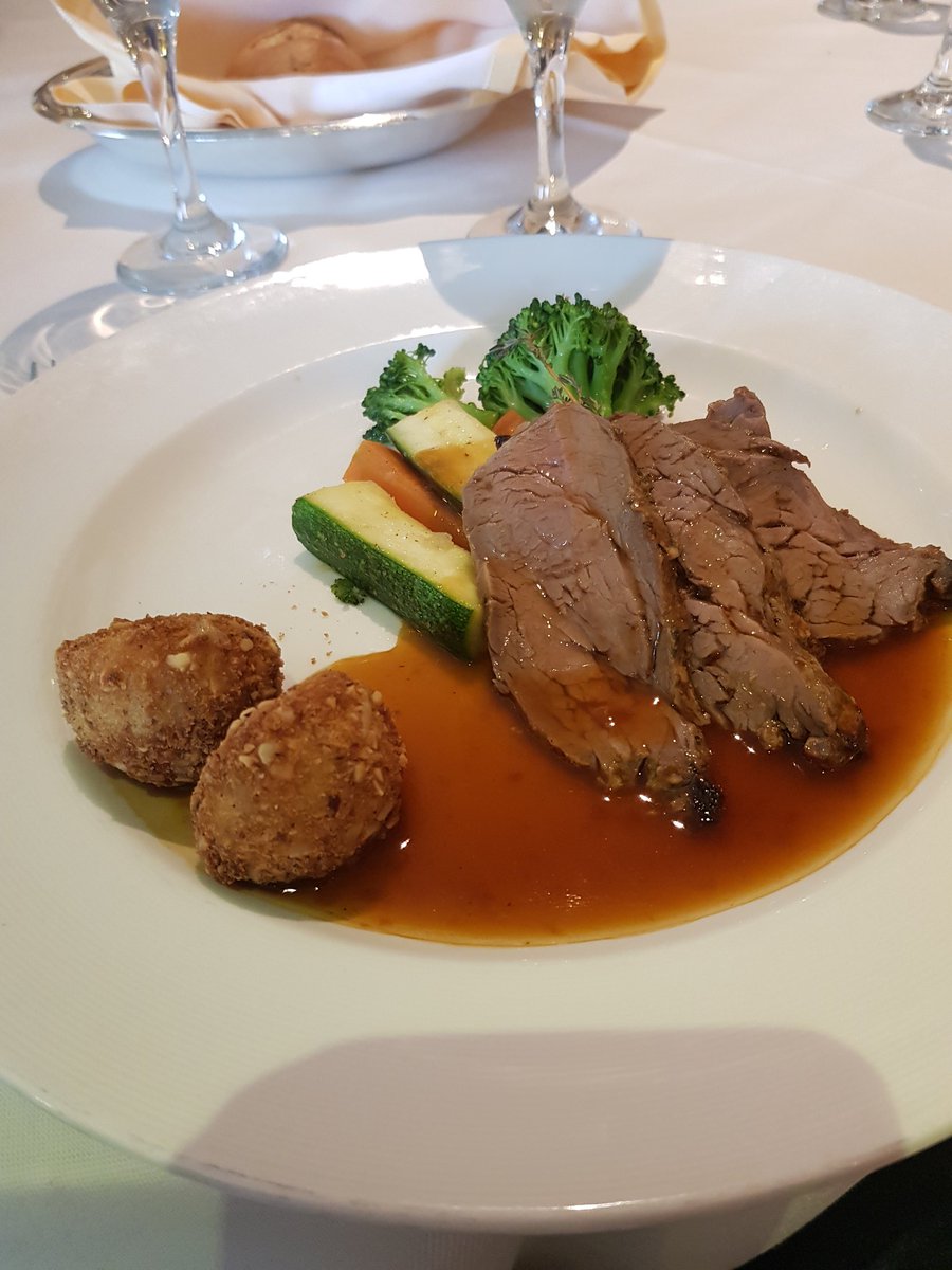 YNGetaway's tweet image. 🍽  Lunch on Board  🍽

What amazing food we had whilst on our #SaphirePrincess ship visit.
The Pizza was the best I have ever tasted. So fresh and scrumptious.
They literally had to roll me off the ship.
#YourNextGetaway #PrincessCruises #Cruises #WinterCruise #SummerCruise