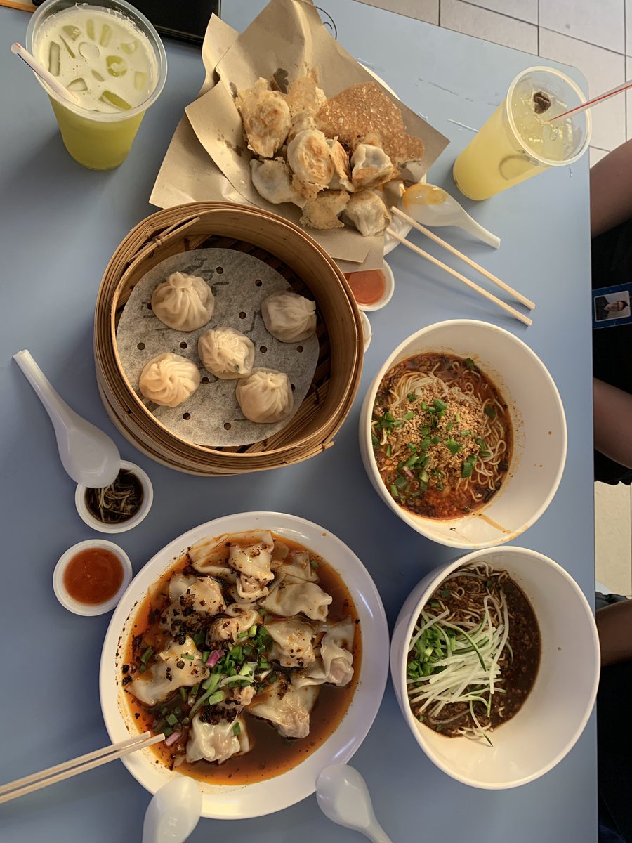 FRIYAY Chinese noms. Delicious XLB and guotie!!! #TolongMeshi