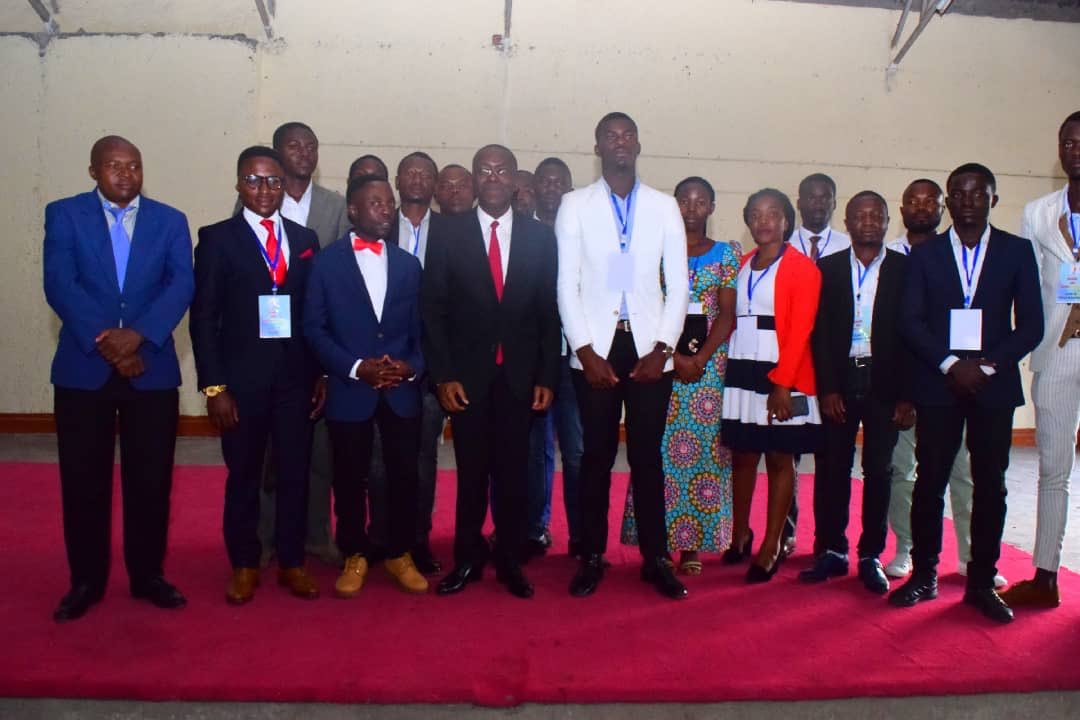 Mapon_Matata's tweet photo. Invité par la jeunesse du Nord Kivu, j’ai échangé avec elle à Goma sur la nécessité d’un leadership de qualité et d’une bonne gouvernance pour le progrès économique et social de la RDC.  Je félicite la jeunesse de Goma pour cette initiative citoyenne combien appréciable. https://t.co/S0W0K0OMtk