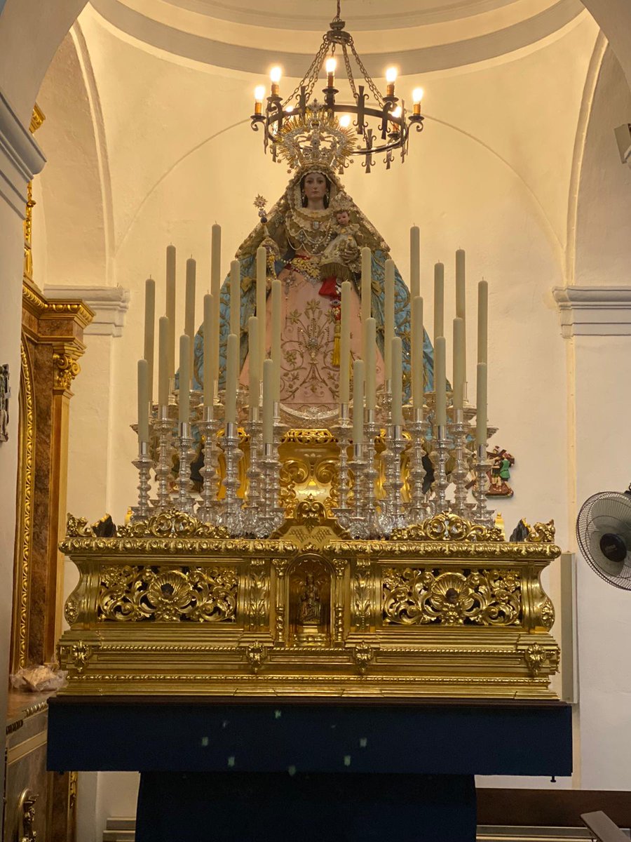🔵 Ntra Sra del Rosario, Patrona y Protectora de #ElPalo amanece sobre su trono procesiona ataviada con sus galas de Reina para su anual procesión de Gloria.
#RosarioElPalo19 #CofradiasMLG