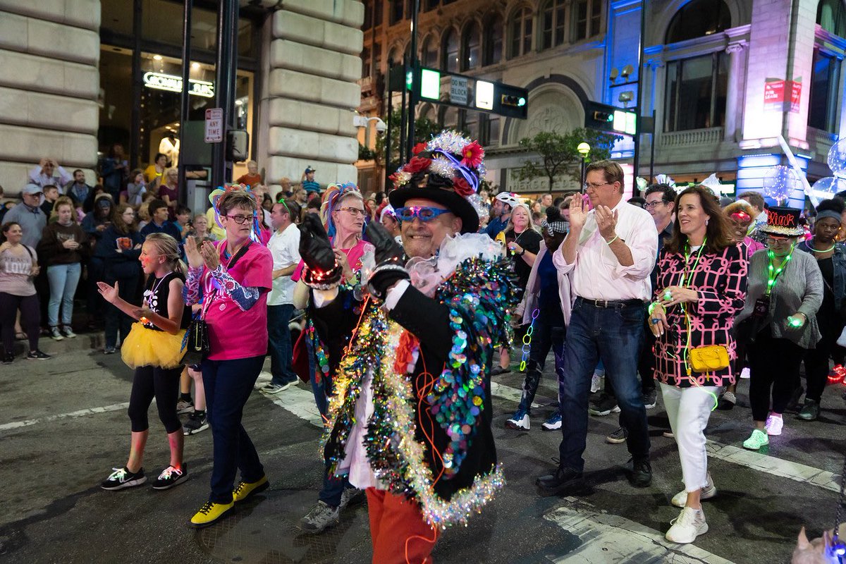 A couple of our favoritea from  Day 1. Remember to keep sharing your photos with us using #BLINKcincinnati 📸