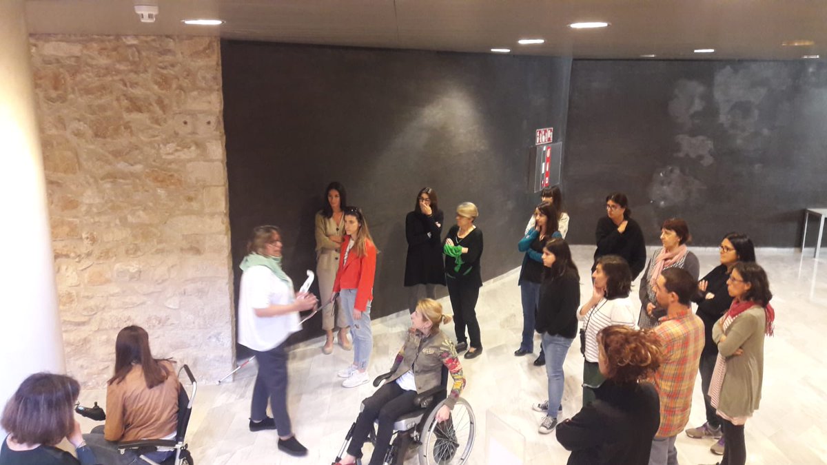 creacultura_cat's tweet photo. 📢 Tècnics i tècniques d'equipaments culturals, recordeu que dilluns impartirem, conjuntament amb @sdeicec, la formació "L'atenció a les persones amb discapacitat" al Teatre #Bartrina de #Reus. 

Inscripció prèvia 👉 https://t.co/9Eo6XFGIJI

#CreemCultura
#culturaaccessible https://t.co/VrIIUfJCjI