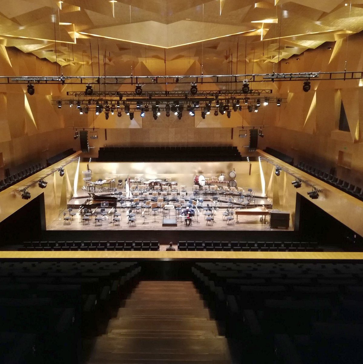 Photos from yesterday's rehearsal. The soloist is Jean-Marc Fessard and we play a phenomenal piece by a great composer and an even better man, Piotr Moss. At the Filharmonia im. Mieczysława Karłowicza w Szczecinie ☺️