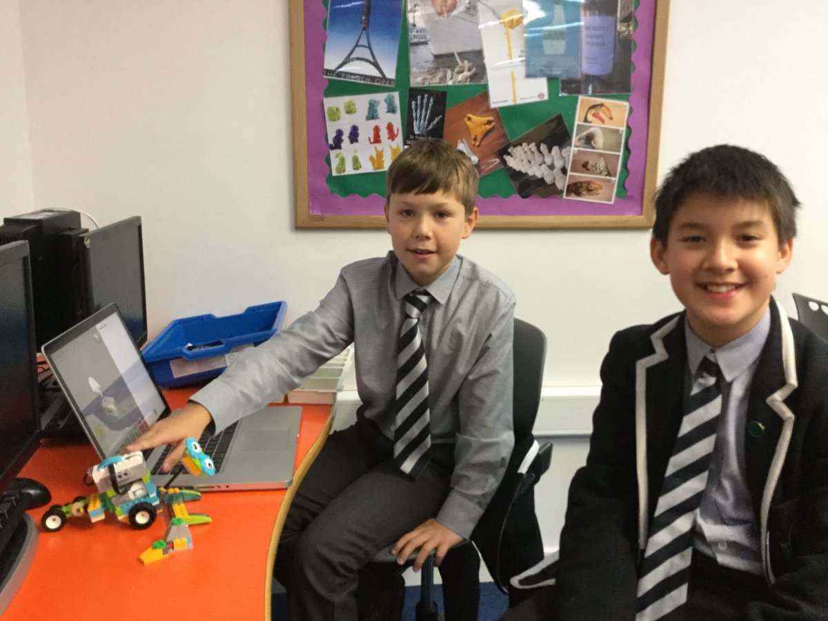 TechnologyDHS's tweet image. Our #SchoolCodingTeam loved using #LEGO #WeDo to create #robots for our #MoonBaseChallenge