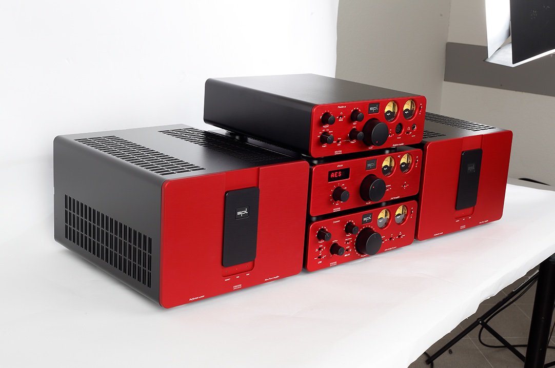 splhifi's tweet photo. πΈ Photo shooting for the SPL Pro-Fi series πΆ
For more information about the series, check
π https://t.co/g77mkIX1wc
#splPerformerm1000
#splPhonitorxe
#splDirectorMk2
#splCrossover
#splProfessionalFidelity πΆ https://t.co/JFXPGY7wU2