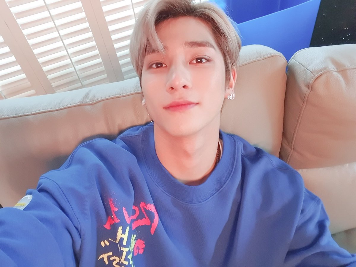 𝙔𝙪𝙣 Twitter પર ハンギョルくんって加工ありセルカでもかっこいいし加工なし他撮りでもかっこいいしセルカ となんも変わらんよな そうかハンギョルくんは365日360度イケメンだからそもそも 盛れる という概念を知らないのか 人生全てにおいて盛れてんよ