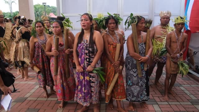 The third and final group to arrive are who the colonists called Proto-Malays (Melayu Asli). Of all the orang asli, they're the most similar to Malays in physical appearance and language. Examples include the Jakun and Temuan