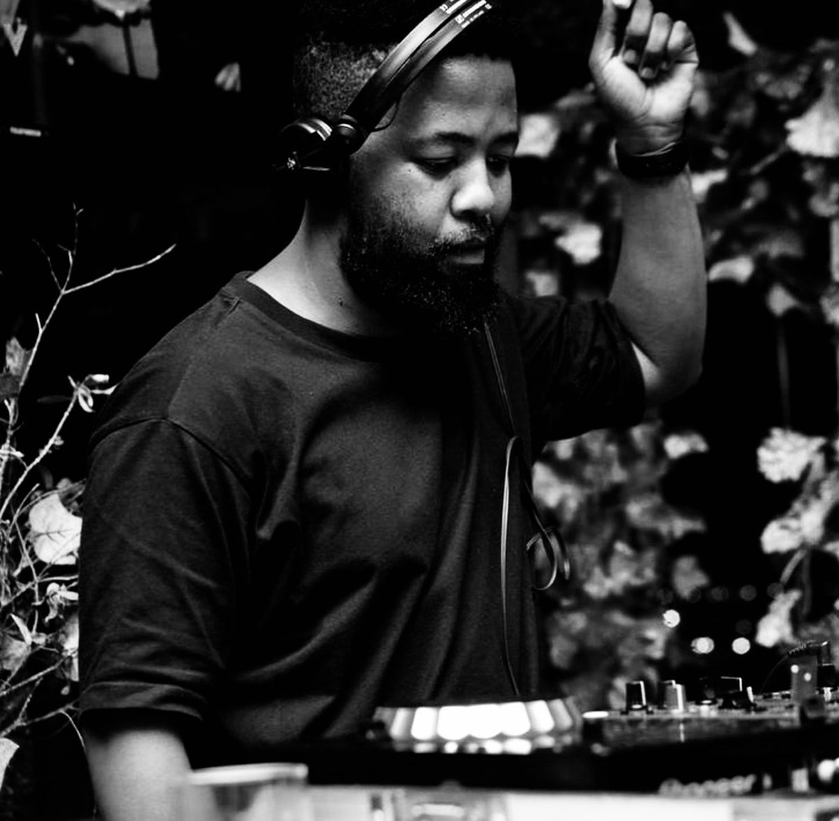 Morning,I’ve put together a perfect house mix for the weekend catch it <a href="/ukhozi_fm/">Ukhozi FM Official 📻</a> today at 12:40 or stream it on kingsfiso.com from 13:00