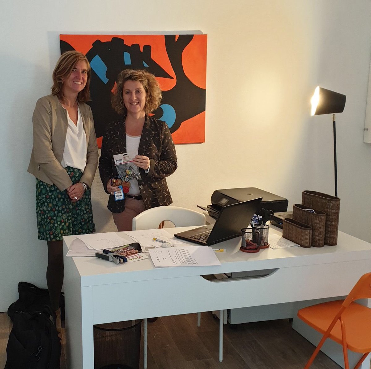 DeputeeBPetelle's tweet photo. Rdv avec l'association @Rejoue qui collecte, revalorise et revend des jouets ayant déjà servi, à des prix moins élevés. Et rénovés via des chantiers solidaires pour leur  réemploi et une seconde vie. 
Triple vertu: 
↪️écologique
↪️sociale
↪️économique
#DeveloppementDurable #ESS https://t.co/iu2cvFvJBX