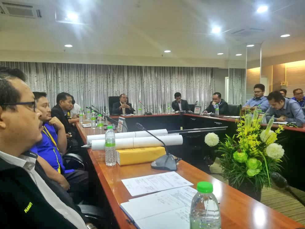 Mesyuarat Pra Pembinaan Pembaikan Struktur Bumbung dan Kerja-kerja Berkaitan Di Blok C Bangunan Hospital Sultanah Nur Zahirah Kuala Terengganu, <a href="/JKRTerengganu/">JKR Terengganu</a> <a href="/TeamProjekTrg/">PasukanProjekTrg</a> #JKR #PPPT #BerJasaKepadaRakyat <a href="/yusufghani200/">تذكرة</a> <a href="/MdzaidAli_/">Md Zaid Ali</a> <a href="/nafie784/">Hanafi Abdullah</a>