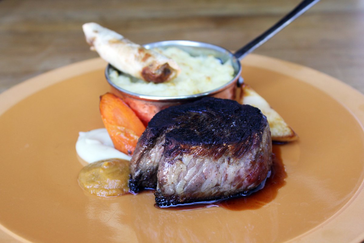 Since yesterday, our menu features a Plate of Shane McElhone Organic Dexter Beef. The dish will change week by week, depending on the cuts we use. This week, for example, you can enjoy a slow-cooked brisket, chuck spring roll, roast silverside and seared mini fillet! 😋