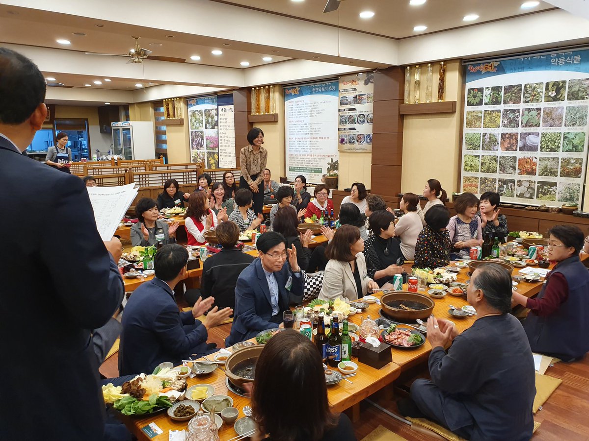 lemi2958's tweet image. 2019.10.11(금) 17:30부터 성남시 여성복지회관 교육강사 간담회가 진행되었습니다. 국장님과 과장님의 격려 말씀과 함께 강사님들과 의견을 나누고 서로 화합하는 즐거운 시간이었습니다. 여성복지회관을 위해 수고해 주시는 강사님들께 다시 한번 감사드립니다. #성남시 #여성가족과