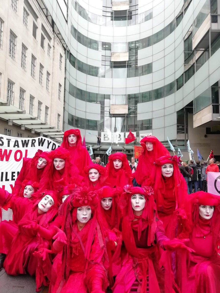 XRebellionUK's tweet image. The amazing ⁦@redrebelbrigade⁩ at the ⁦@BBC⁩ this morning.

#TellTheTruth this is a 
#ClimateEmergency and an
#EcologicalEmergency

#NowIsTheTime #EverybodyNow #ExtinctionRebellion #RebelForLife