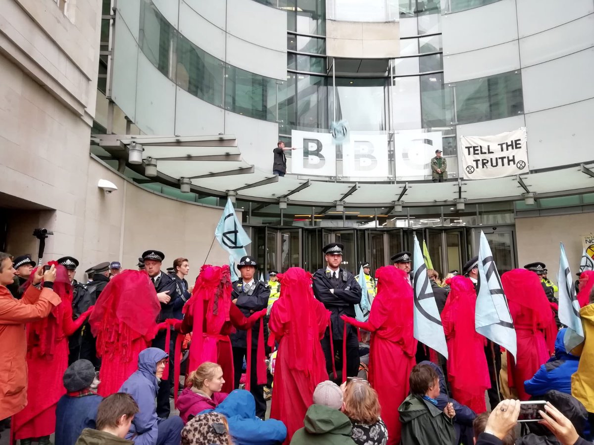 XRebellionUK's tweet image. The amazing ⁦@redrebelbrigade⁩ at the ⁦@BBC⁩ this morning.

#TellTheTruth this is a 
#ClimateEmergency and an
#EcologicalEmergency

#NowIsTheTime #EverybodyNow #ExtinctionRebellion #RebelForLife