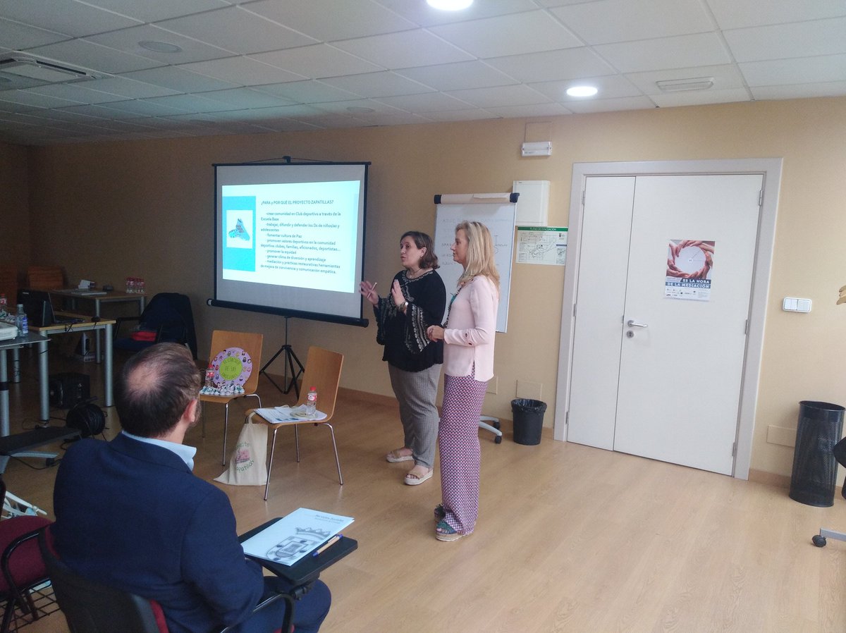 Taller "Proyecto Zapatillas de Mediación Deportiva" de la mano del excelente equipo  <a href="/procumedia/">Procumedia</a> <a href="/procuraglocaldu/">GLORIA CALDERON</a> <a href="/ncalvo67/">nuria calvo</a> en la <a href="/JornadadeMediac/">Jornada de Mediación</a> #mediacion #cantabria <a href="/AMECAN/">あめかん。</a>