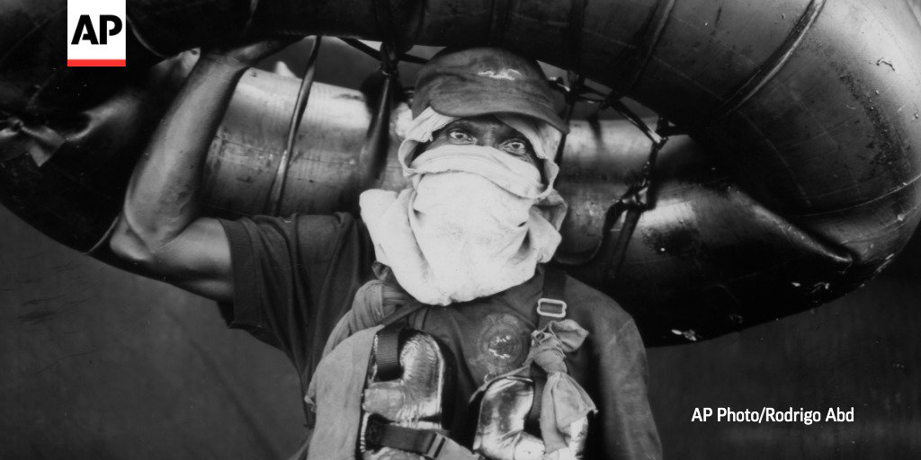 The Associated Press On Twitter Ap Photographer Rodrigo Abd Turns The Lens Of His Old Fashioned Box Camera On Venezuelan Fisherman Struggling To Get By As Their Oil Nation Collapses Around Them Https T Co Vojqaaodqs