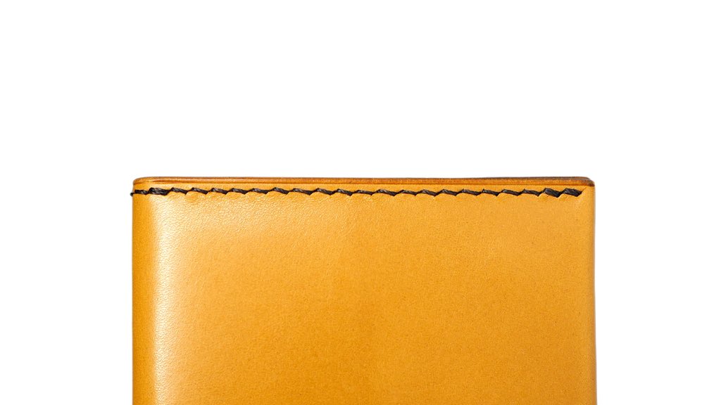 minim_one's tweet image. OneWalletがさらに強く、美しくなりました。

これまでの丁寧な手磨きに加え、熱した金属工具により加熱・加圧を行い焼き締める、ネン引きという工程を導入しました。
また、端部に溝を刻み込むことにより、シンプルで引き締まった見栄えを実現しました。

#MINIM #ミニム
#OneWallet