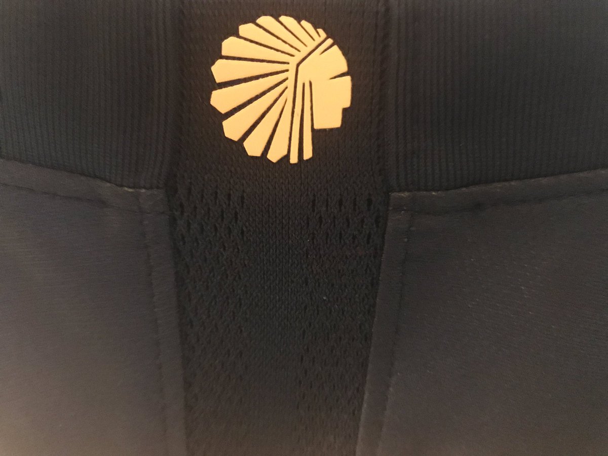 MFJ_UK's tweet photo. 🚨 Competition Time 🚨 
To celebrate the launch of my newsletter “Fan in the Stands”. I am giving away this stunning and crazy design from the famous Kaizer Chiefs (BNWT)

To enter 
>Follow me, follow @StadiumPrint 
>Tag a friend 
>RTW

Competition ends Oct 20th Gd Luck https://t.co/xv9NEEuMIe