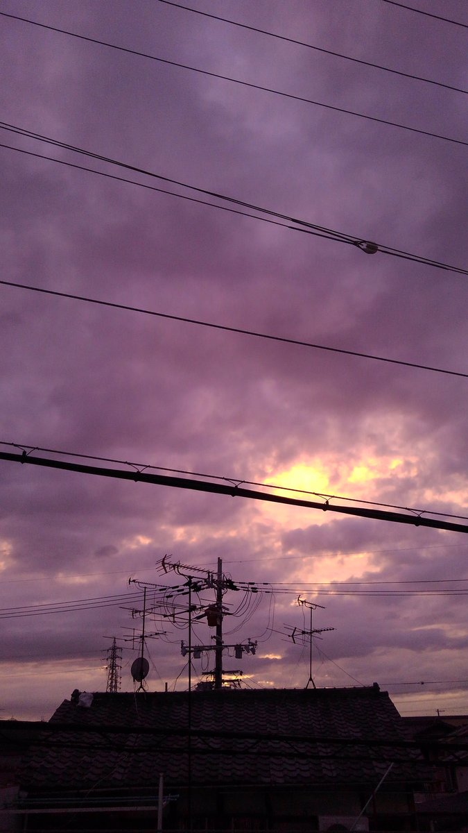 しいまま 不気味な空の色 夕焼け 紫の空 しいまま 不気味な空の色 夕焼け 紫の空
