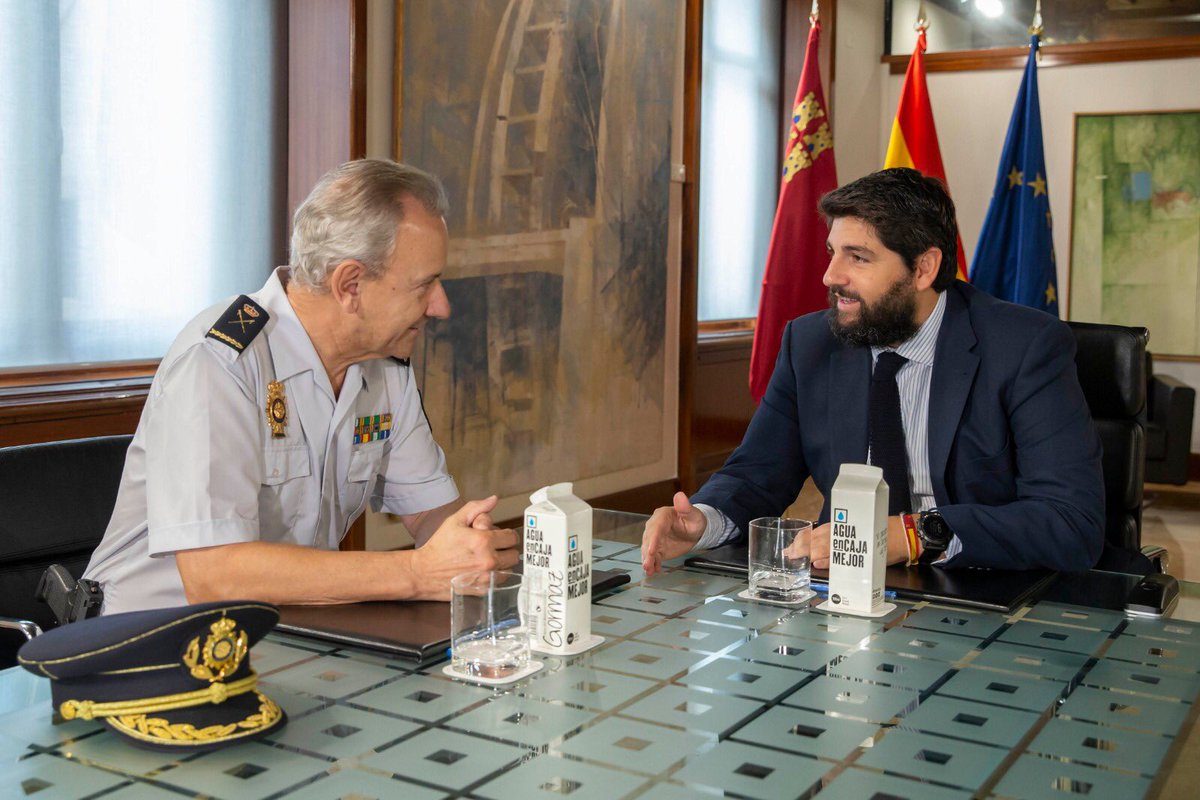Primera reunión de trabajo con el nuevo Jefe Superior de <a href="/policia/">Policía Nacional</a> en la #RegióndeMurcia, Alfonso Navarro. Continuamos la estela de su predecesor, en un camino de colaboración y respeto mutuo. 

Gracias por garantizar cada día la seguridad de todos los murcianos.