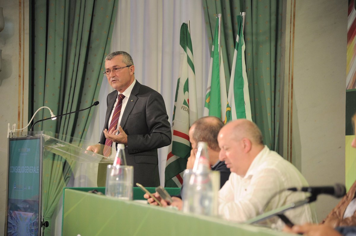 FisascatCisl75's tweet photo. #ConsiglioGenerale @fisascat @davide_guarini #Manovra Sul taglio del cuneo fiscale è necessario intervenire per sostenere anche il ceto medio come anche sono necessari nuovi investimenti e sbloccare le infrastrutture https://t.co/lvo8FLjLnT