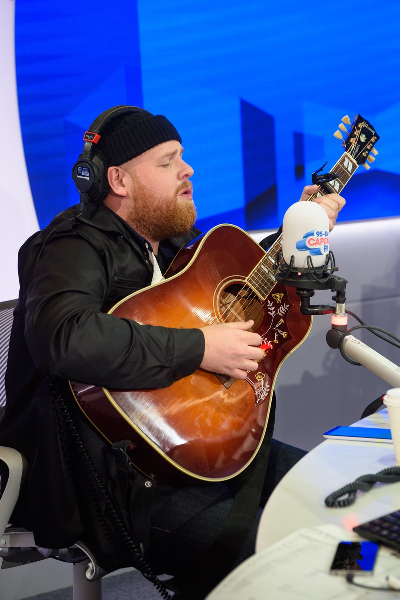 He's made it home all the way from #Glasgow without money or a phone... so of course <a href="/CapitalOfficial/">Capital</a> Breakfast had to plan surprises to welcome @RomanKemp back from his #NoMoneyRoadTrip!

@RealMartinKemp | @IAmTomWalker | #MakeSomeNoise | @MakeNoise | bit.ly/2olzDuN