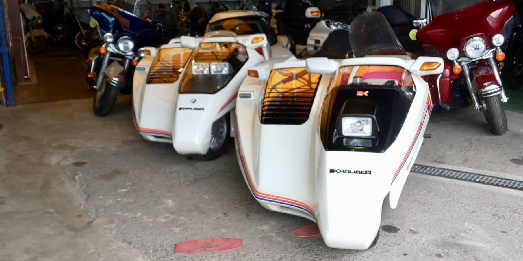レッドバロン 公式 𝙅𝙪𝙨𝙩 𝙁𝙤𝙧 𝙍𝙞𝙙𝙚𝙧𝙨 岡崎本店にてスペシャルなサイドカー クラウザー ドマーニが入荷中 しかも2台も ちなみに2眼ライトが日本仕様で 1眼ライトがドイツ本国仕様です 気になるかたは是非 岡崎本店でチェック レッドバロン 公式 𝙅𝙪𝙨𝙩 𝙁𝙤𝙧 𝙍𝙞𝙙𝙚𝙧𝙨 岡崎本店にてスペシャルなサイドカー クラウザー ドマーニが入荷中 しかも2台も ちなみに2眼ライトが日本仕様で 1眼ライトがドイツ本国仕様です 気になるかたは是非 岡崎本店でチェック