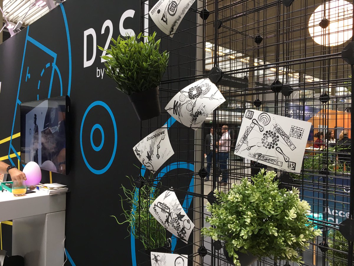 DevoteamRevolve's tweet photo. La #teamD2SI vous attend à #AWSTransformationDay pour un moment d’échange artistique autour du Cloud et de la transformation https://t.co/gzlkHd5Jun