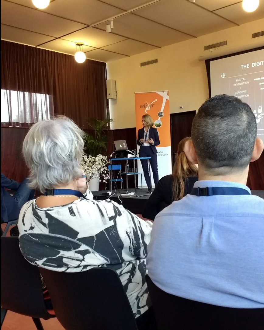The last keynote: Alexandra Grebe de Barron, <a href="/BayerPharma/">Bayer | Pharmaceuticals</a>, is talking about FAIR capacity building and change management. Digital health revolution requires a new mental model &amp; offers new possibilities: patient centricity, data democracy, real world data, AI #ELIXIR4Innovation