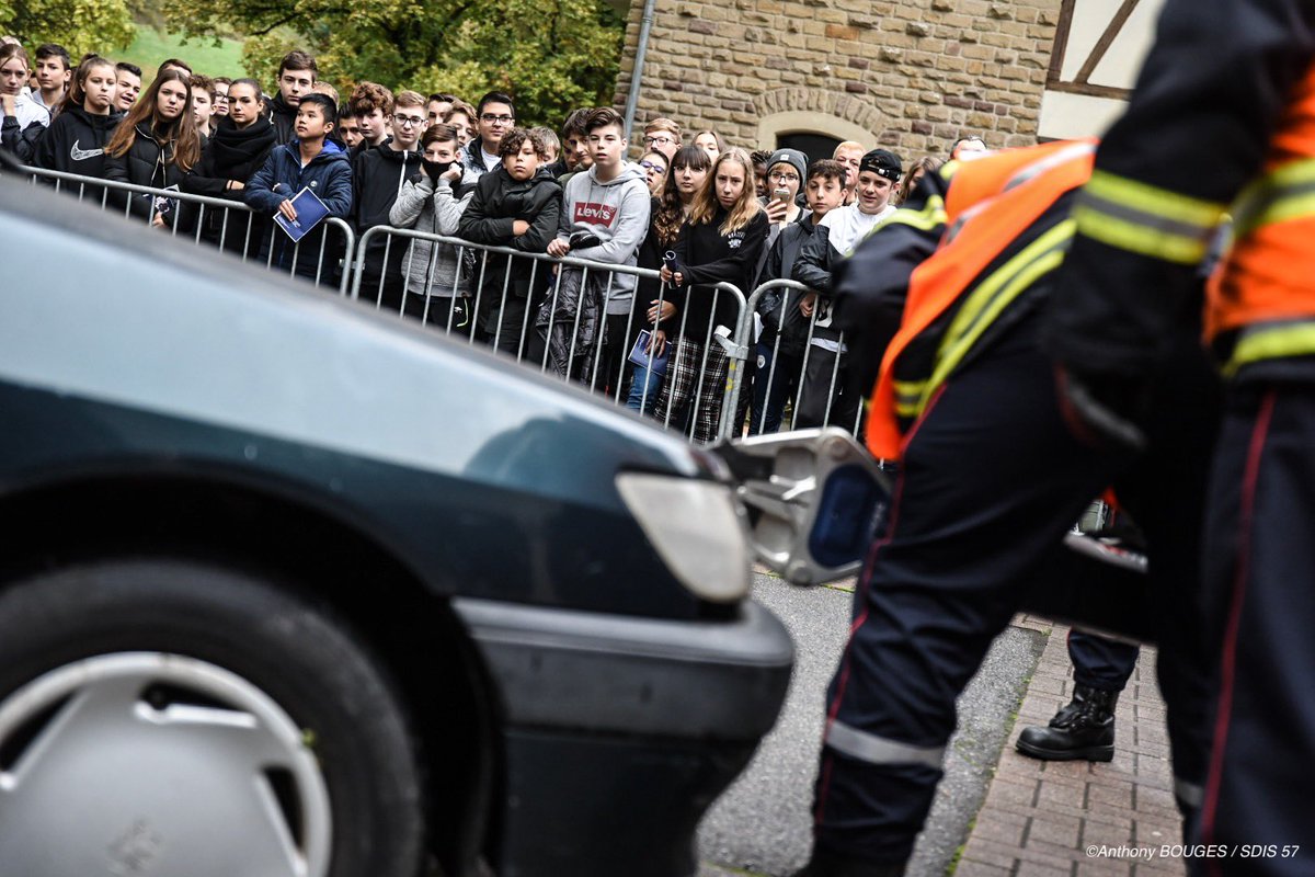 SDIS57's tweet photo. #RencontresdelaSécurité Devant une centaines d’élèves de collèges, les premières démonstrations ont débuté au centre des congrès le Burghof de Forbach. https://t.co/GwDys3WsDK