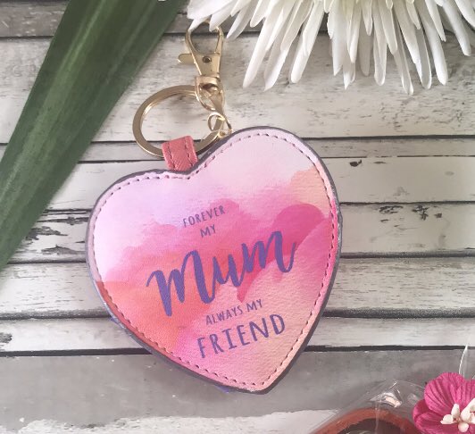 🚨• Special Fiver Friday • 🚨 

Buy any mug set and keyring for £5 plus postage ! Only 5 available !

Would cost £7.50 plus postage in the website 😱

Comment or message me to order 

#special #fiverfriday #SmallBusiness #QueenOf #FridayFeeling