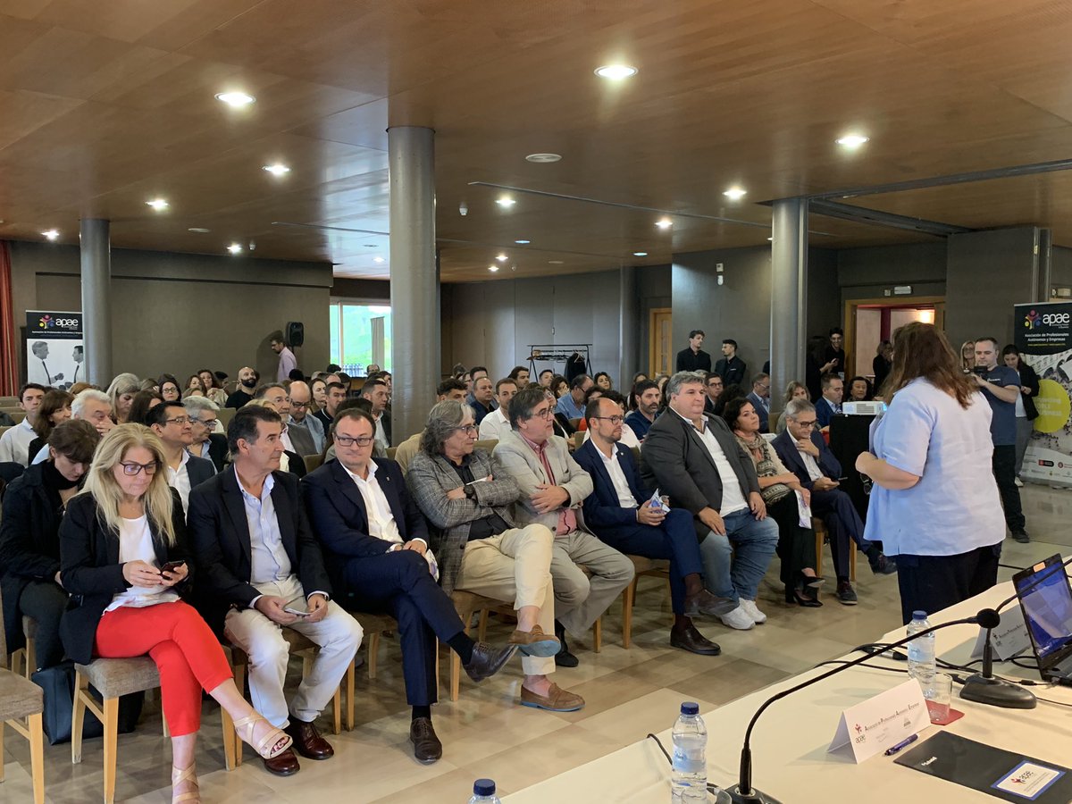 L’alcalde <a href="/enriccj/">Enric Carbonell</a> obre la jornada de #Networking #Negoci #Turisme i #Ecologia organitzada per <a href="/apaebusiness/">APAE</a> al <a href="/golf_barcelona/">Club Golf Barcelona</a> i <a href="/HotelBCNGolf/">HotelBarcelonaGolf</a> que aplega més de 150 #pimes. “Hem de capil.laritzar el turisme i crear estrategies que l’impulsin a tot el territori”. #Sesrovires