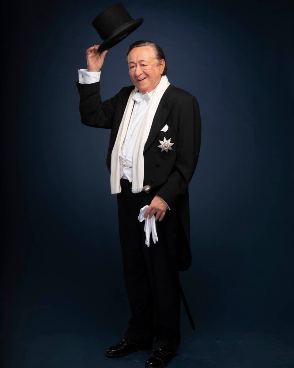 Darf ich bitten? 🎩
Richard Lugner enthüllt zu seinem Geburtstag seine eigene Wachfigur - ab sofort steht Richard Lugner am Bitzinger Würstelstand und empfängt DICH! ✨
Jetzt online Tickets bestellen 🎟➡ bit.ly/2fKmSVv