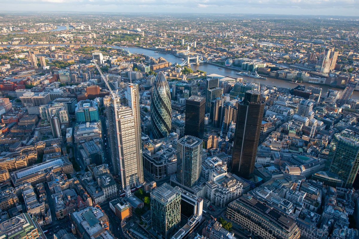 jasonhawkesphot's tweet photo. The same viewpoint ( roughly ) 2010 and now. #London https://t.co/GARYGmY76U
