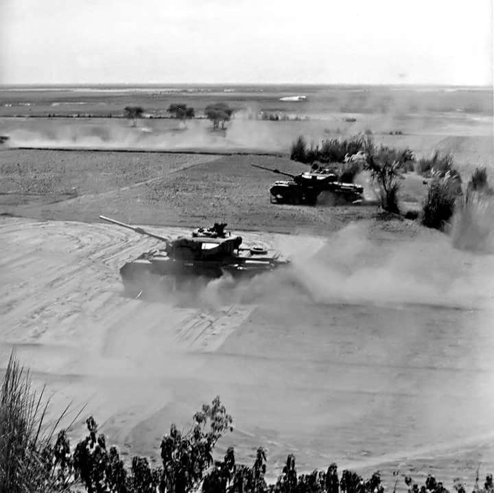 16 #RunawayPakArmyIndian Army Centurion Tanks rolling up dust as they blitz past the Sialkot Sector during 1965 Indo-Pak War!