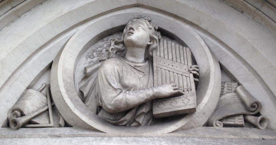 TheDoorRestorer's tweet photo. I am #carvingcraving, so let me introduce to you, St. Cecilia, the patroness of musicians. Here she is above entrance doors to #ConnaughtHall @DoverMaisonDieu designed by Victorian art architect #WilliamBurges. Anyone else craving carving?
#THEolddoorrestorer https://t.co/FhOSbC0stz